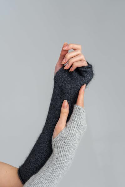 Перчатки светло-серые, арт. FW24/K/MI/033/GR фото 2