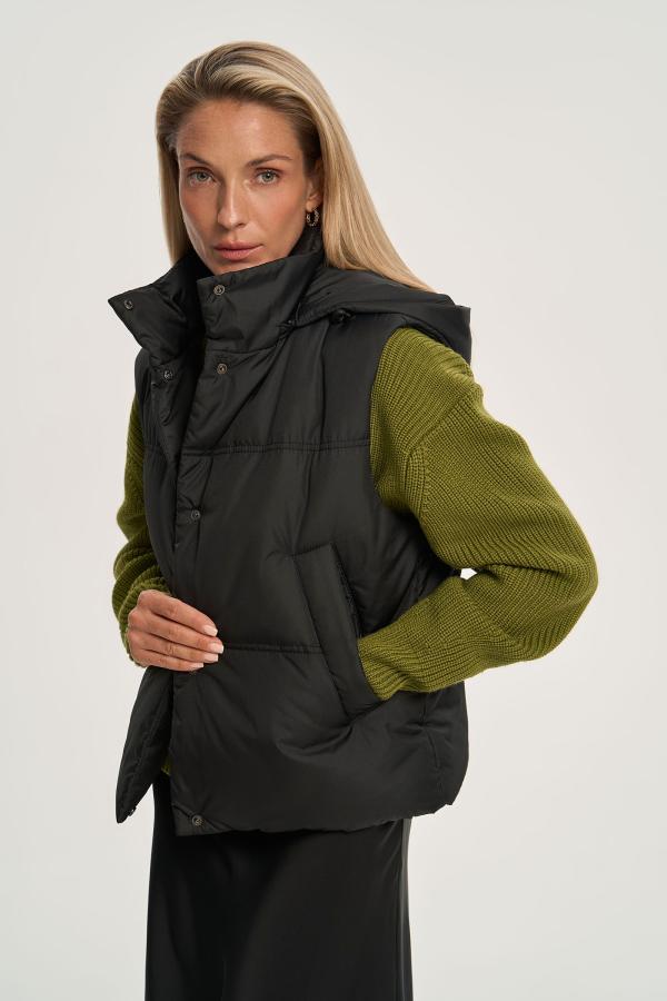 

Жилет с капюшоном арт.FW24/O/V/011/BL Цвет: Черный