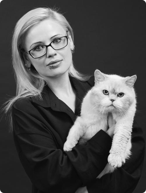 Наталья — сотрудник по уходу  за возрастными кошками
